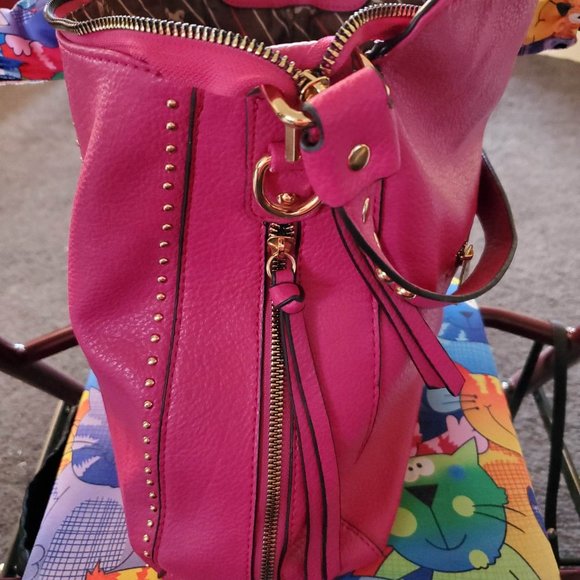 New Montana West Concealed Carry Handbag in Fuschia Pink - Picture 4 of 5